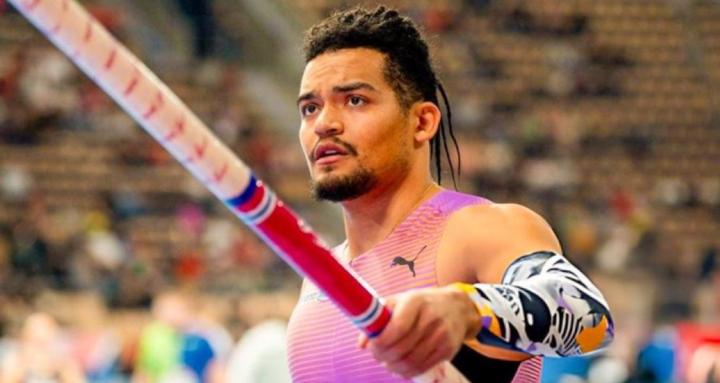 希腊选手卡拉里斯跃过6米17,成为撑竿跳历史第二人 新闻 希腊选手卡拉里斯跃过6米17,成为撑竿跳历史第二人 新闻