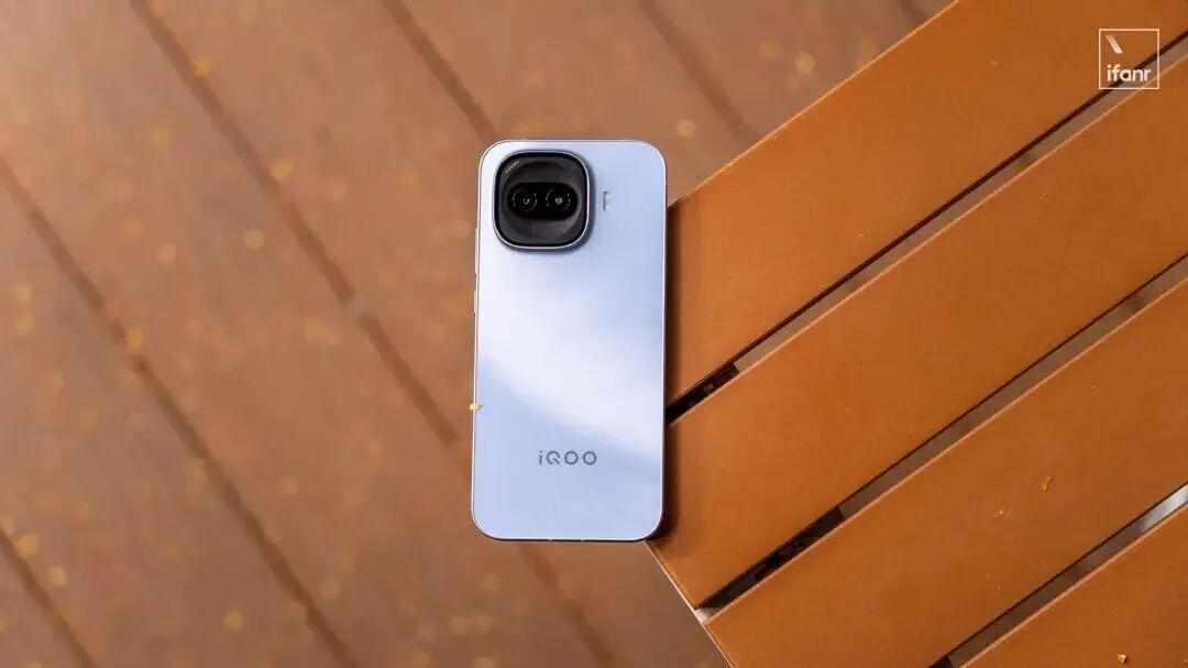  今年所有品牌手机即将大幅涨价，涨1000以上？AI的红利没吃上，钱包先空了 新闻