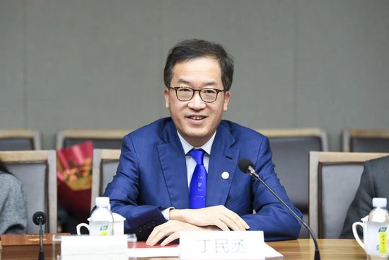  校友荣归，薪火延续；交大校董聘任仪式温情举行。 教育招生