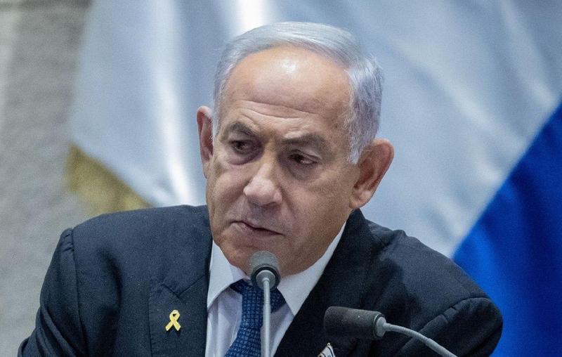 导弹划破夜空,领袖命运成谜;海峡大门骤然关闭,中东火药桶彻底引爆。 文化旅游