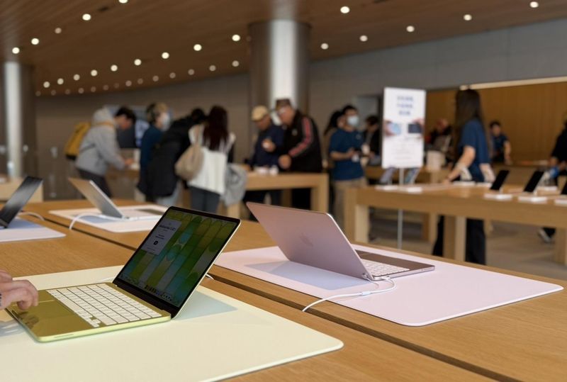 苹果入门新格局初现,MacBook Neo携手iPhone 17e双双突破底线;国补加持下消费热情升温,生态吸引力持续放大。 IT技术