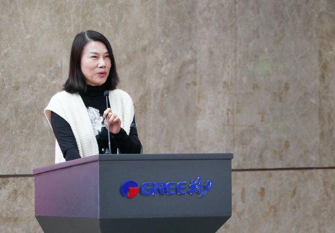 打工人终于等到共鸣;董明珠直怼加班内卷,戳中消费与AI焦虑痛点 情感心理