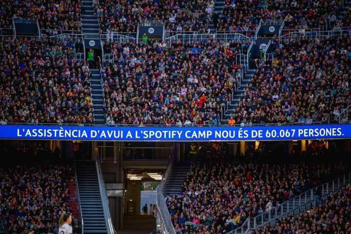 空间遮挡与视线重构:诺坎普球场运营优化方案深度解析 体育新闻