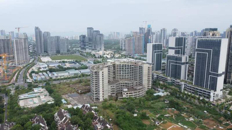 【深度复盘】成都双流区1.3亿医院烂尾项目：十三次流拍的行业警示与资产处置逻辑