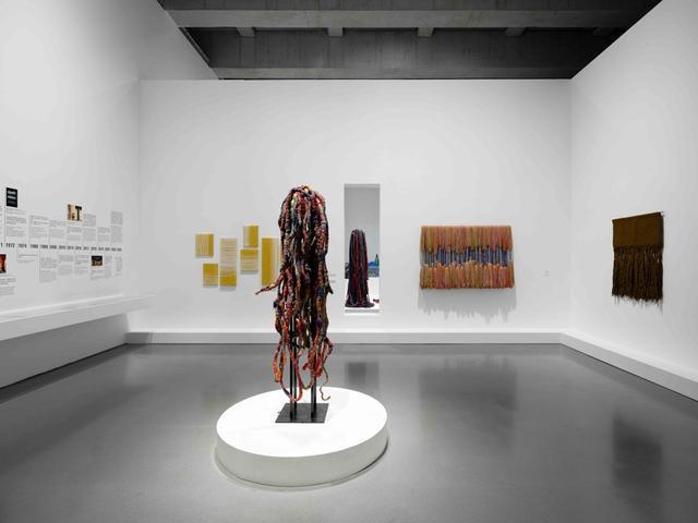  纤维艺术的拓扑跃迁：西岸美术馆双个展的技术谱系与材料革命 新闻